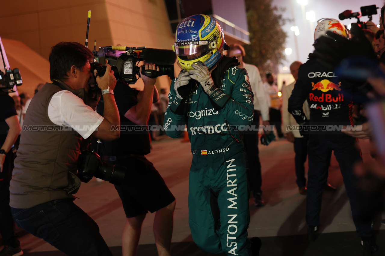 GP BAHRAIN, Fernando Alonso (ESP) Aston Martin F1 Team celebrates his third position in parc ferme.

05.03.2023. Formula 1 World Championship, Rd 1, Bahrain Grand Prix, Sakhir, Bahrain, Gara Day.

- www.xpbimages.com, EMail: requests@xpbimages.com © Copyright: Bearne / XPB Images