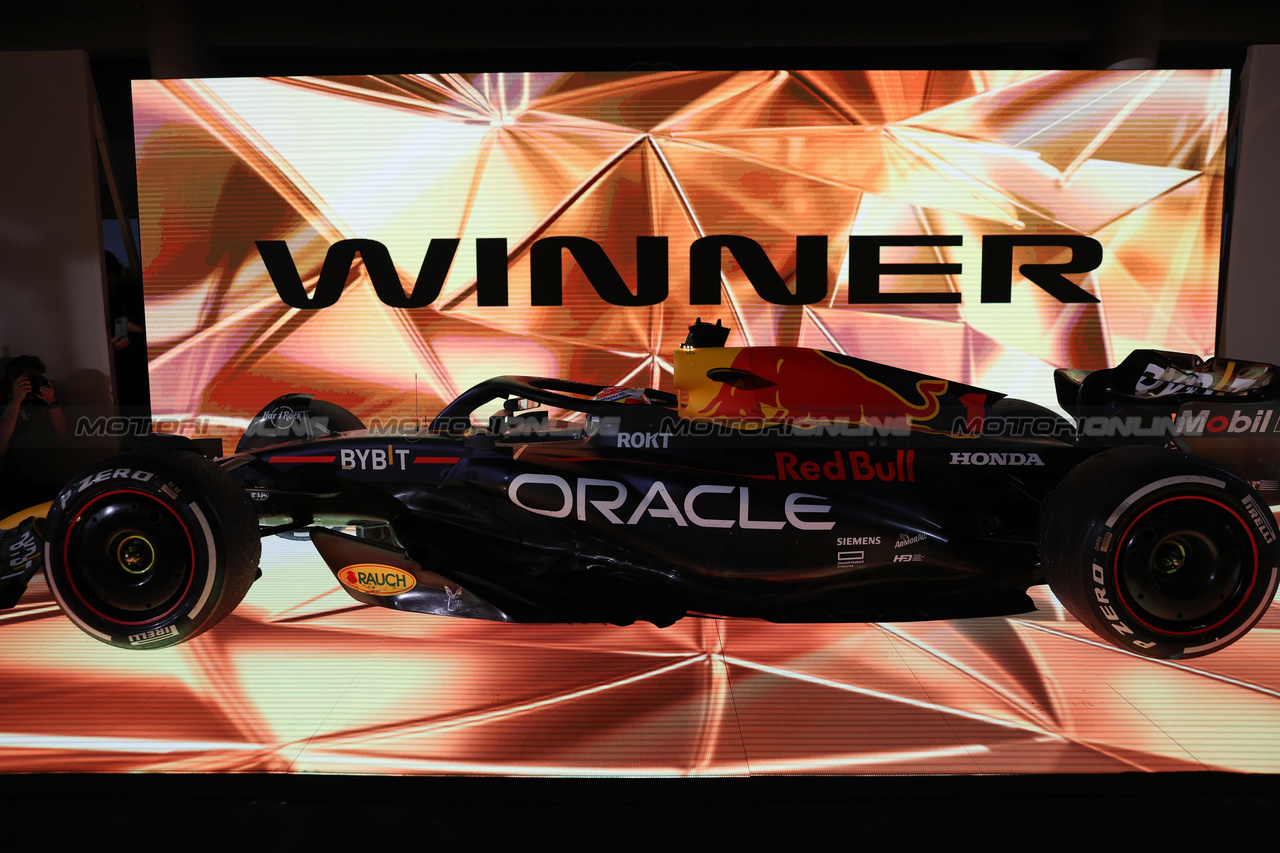 GP BAHRAIN, Gara winner Max Verstappen (NLD) Red Bull Racing RB19 in parc ferme.

05.03.2023. Formula 1 World Championship, Rd 1, Bahrain Grand Prix, Sakhir, Bahrain, Gara Day.

- www.xpbimages.com, EMail: requests@xpbimages.com © Copyright: Bearne / XPB Images