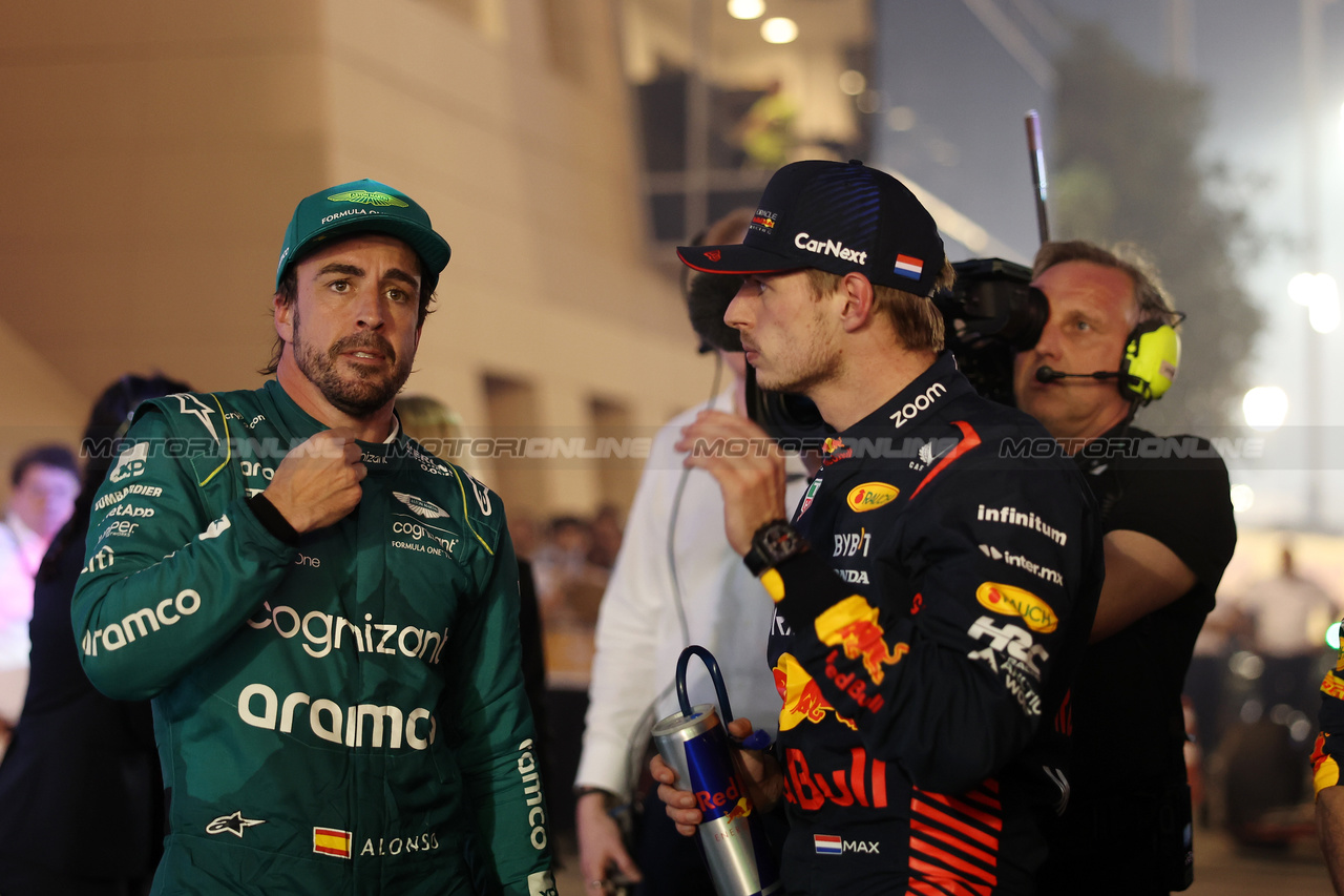GP BAHRAIN, (L to R): third placed Fernando Alonso (ESP) Aston Martin F1 Team e vincitore Max Verstappen (NLD) Red Bull Racing in parc ferme.

05.03.2023. Formula 1 World Championship, Rd 1, Bahrain Grand Prix, Sakhir, Bahrain, Gara Day.

- www.xpbimages.com, EMail: requests@xpbimages.com © Copyright: Bearne / XPB Images