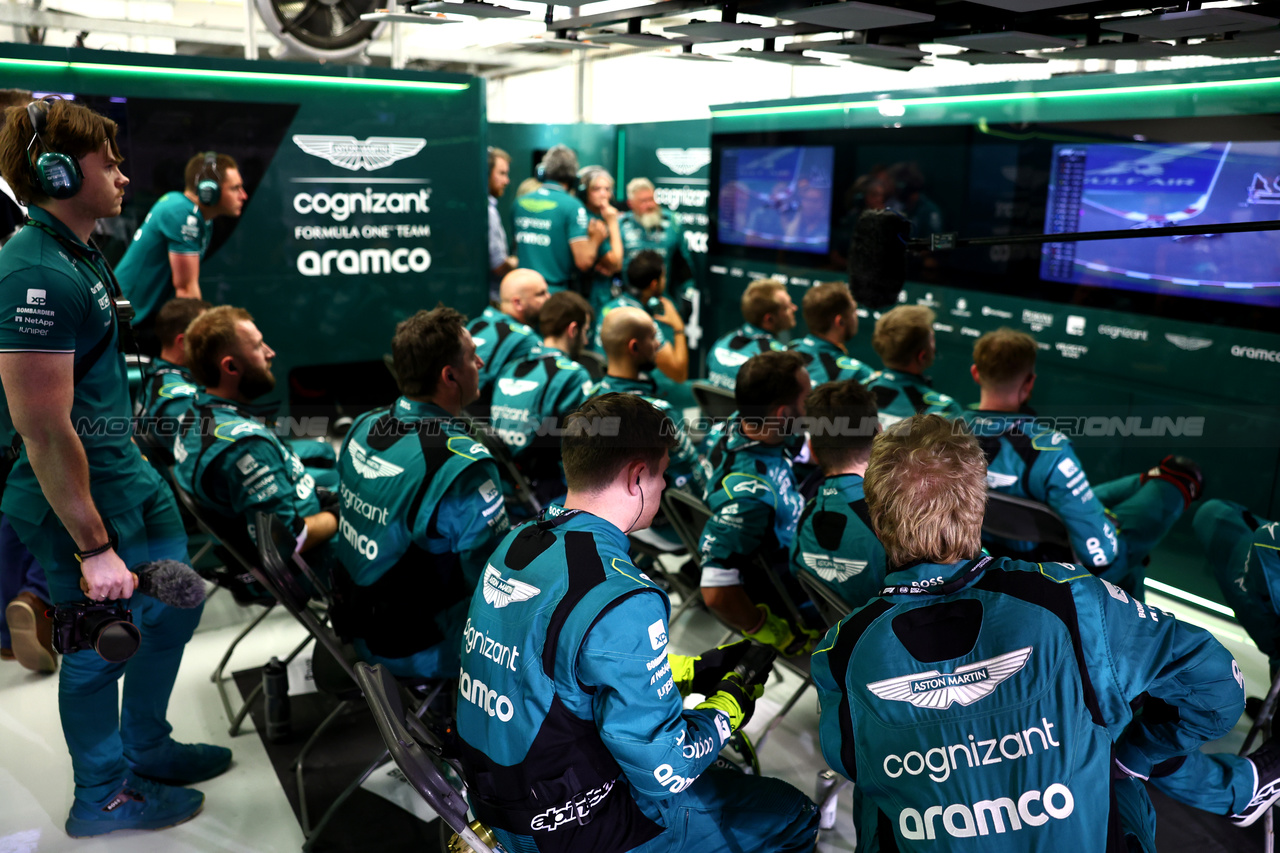 GP BAHRAIN, Aston Martin F1 Team watch the race.

05.03.2023. Formula 1 World Championship, Rd 1, Bahrain Grand Prix, Sakhir, Bahrain, Gara Day.

 - www.xpbimages.com, EMail: requests@xpbimages.com © Copyright: Coates / XPB Images