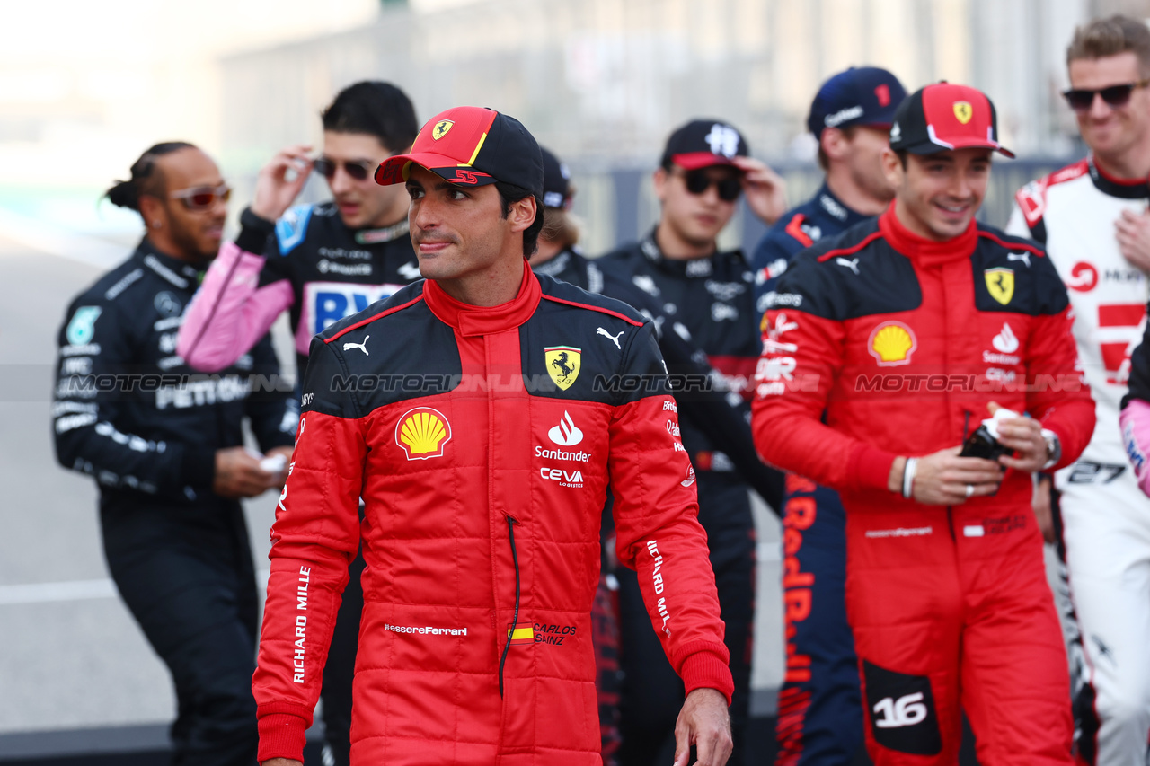 GP BAHRAIN, Carlos Sainz Jr (ESP) Ferrari on the drivers' parade.

05.03.2023. Formula 1 World Championship, Rd 1, Bahrain Grand Prix, Sakhir, Bahrain, Gara Day.

 - www.xpbimages.com, EMail: requests@xpbimages.com © Copyright: Coates / XPB Images