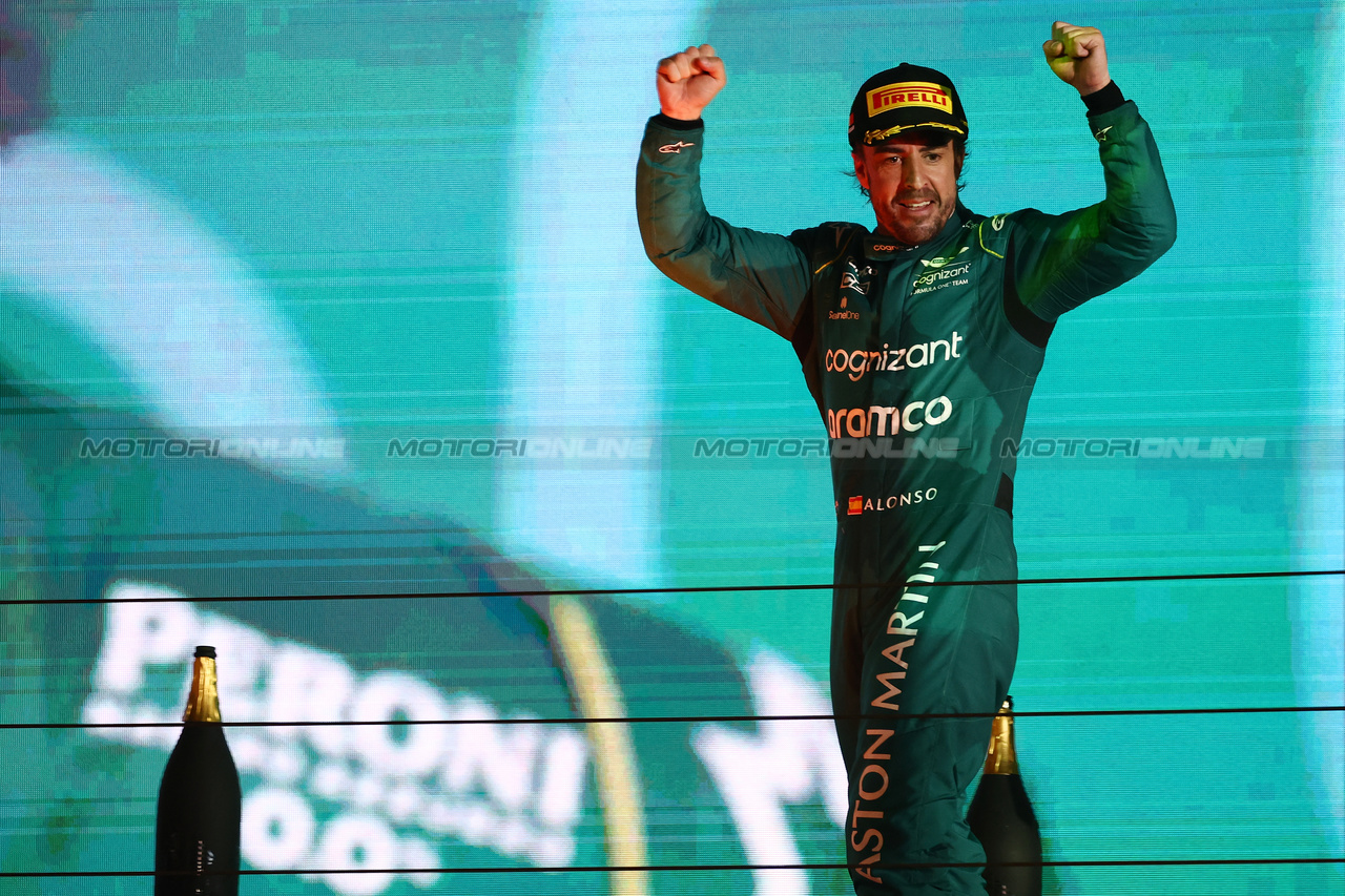 GP BAHRAIN, Fernando Alonso (ESP) Aston Martin F1 Team celebrates his third position on the podium.

05.03.2023. Formula 1 World Championship, Rd 1, Bahrain Grand Prix, Sakhir, Bahrain, Gara Day.

 - www.xpbimages.com, EMail: requests@xpbimages.com © Copyright: Coates / XPB Images