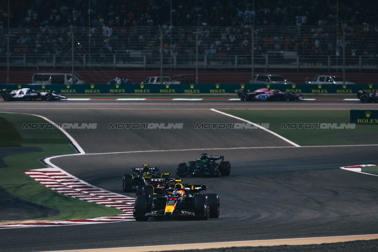 GP BAHRAIN, Sergio Perez (MEX) Red Bull Racing RB19.

05.03.2023. Formula 1 World Championship, Rd 1, Bahrain Grand Prix, Sakhir, Bahrain, Gara Day.

- www.xpbimages.com, EMail: requests@xpbimages.com © Copyright: Bearne / XPB Images
