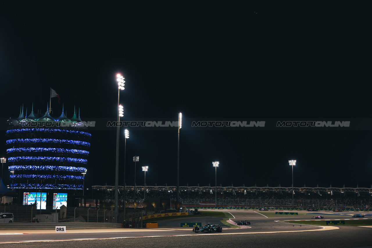 GP BAHRAIN, Fernando Alonso (ESP) Aston Martin F1 Team AMR23.

05.03.2023. Formula 1 World Championship, Rd 1, Bahrain Grand Prix, Sakhir, Bahrain, Gara Day.

- www.xpbimages.com, EMail: requests@xpbimages.com © Copyright: Bearne / XPB Images