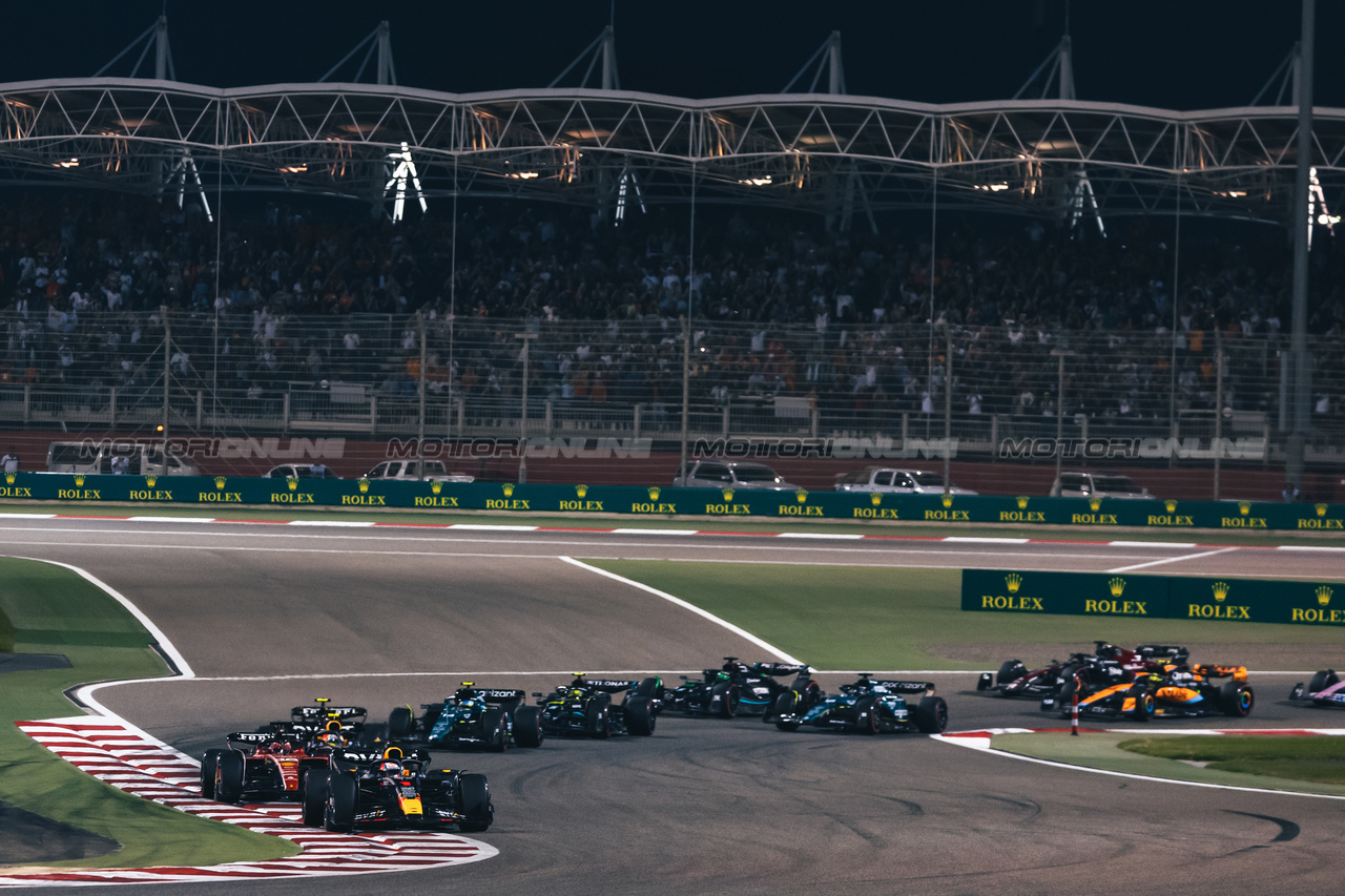GP BAHRAIN, Max Verstappen (NLD) Red Bull Racing RB19 davanti a at the partenza of the race.

05.03.2023. Formula 1 World Championship, Rd 1, Bahrain Grand Prix, Sakhir, Bahrain, Gara Day.

- www.xpbimages.com, EMail: requests@xpbimages.com © Copyright: Bearne / XPB Images