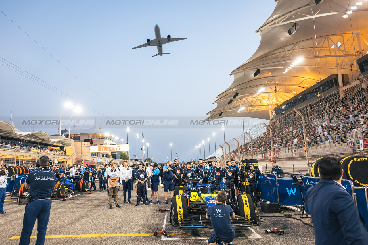 GP BAHRAIN, Alexander Albon (THA) Williams Racing FW45 on the grid - airplane flyover.

05.03.2023. Formula 1 World Championship, Rd 1, Bahrain Grand Prix, Sakhir, Bahrain, Gara Day.

- www.xpbimages.com, EMail: requests@xpbimages.com © Copyright: Bearne / XPB Images