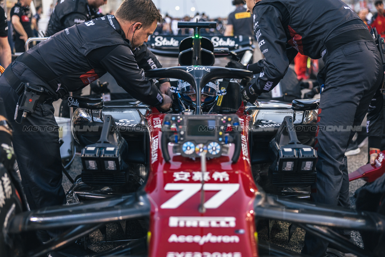 GP BAHRAIN, Valtteri Bottas (FIN) Alfa Romeo F1 Team C43 on the grid.

05.03.2023. Formula 1 World Championship, Rd 1, Bahrain Grand Prix, Sakhir, Bahrain, Gara Day.

- www.xpbimages.com, EMail: requests@xpbimages.com © Copyright: Bearne / XPB Images