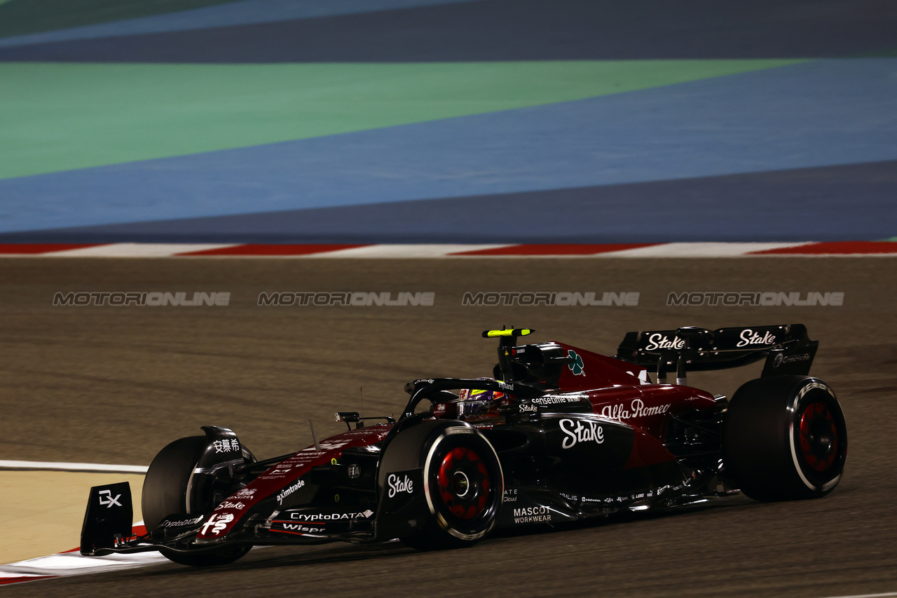 GP BAHRAIN, Zhou Guanyu (CHN) Alfa Romeo F1 Team C43.

05.03.2023. Formula 1 World Championship, Rd 1, Bahrain Grand Prix, Sakhir, Bahrain, Gara Day.

 - www.xpbimages.com, EMail: requests@xpbimages.com © Copyright: Coates / XPB Images