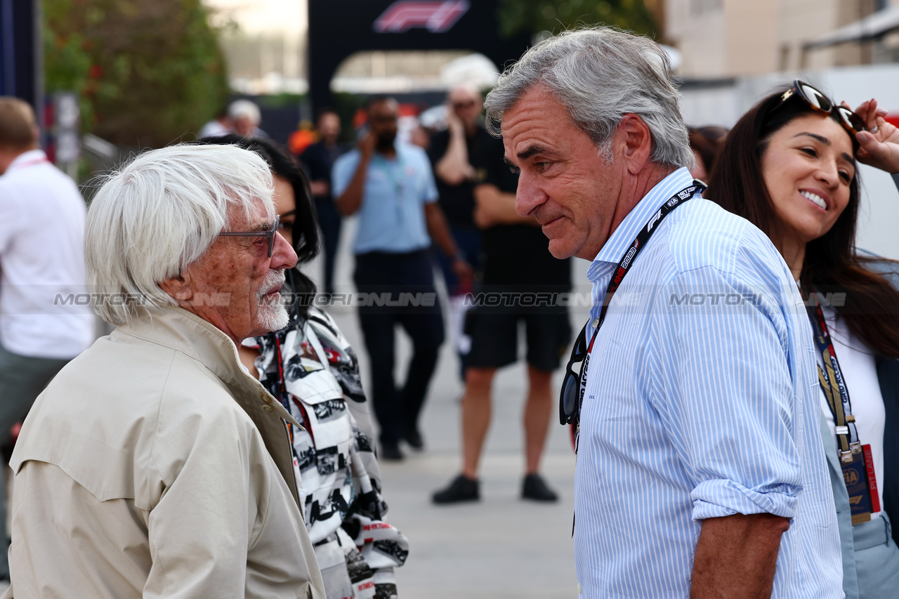 GP BAHRAIN, (L to R): Bernie Ecclestone (GBR) with Carlos Sainz (ESP).

05.03.2023. Formula 1 World Championship, Rd 1, Bahrain Grand Prix, Sakhir, Bahrain, Gara Day.

- www.xpbimages.com, EMail: requests@xpbimages.com © Copyright: Batchelor / XPB Images