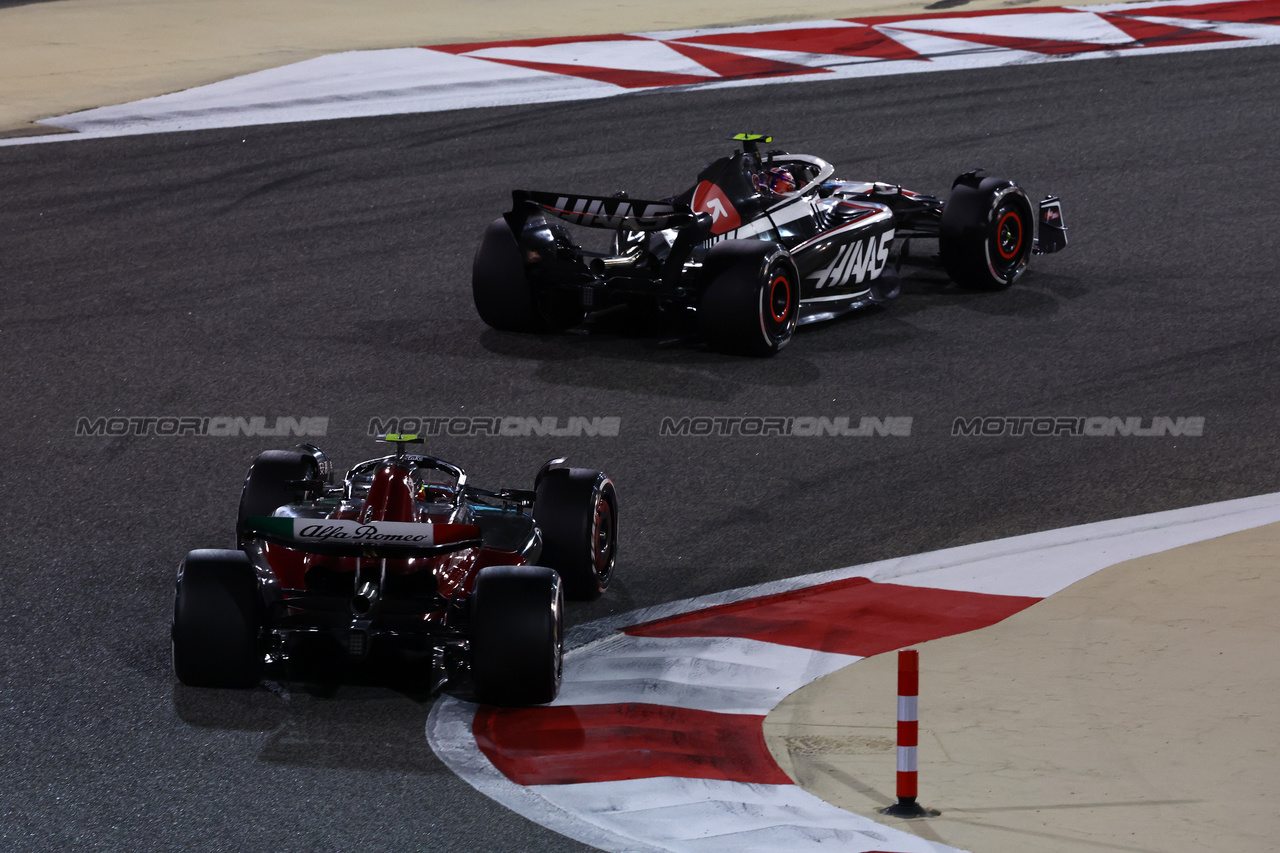 GP BAHRAIN, Zhou Guanyu (CHN) Alfa Romeo F1 Team C43.

05.03.2023. Formula 1 World Championship, Rd 1, Bahrain Grand Prix, Sakhir, Bahrain, Gara Day.

 - www.xpbimages.com, EMail: requests@xpbimages.com © Copyright: Coates / XPB Images