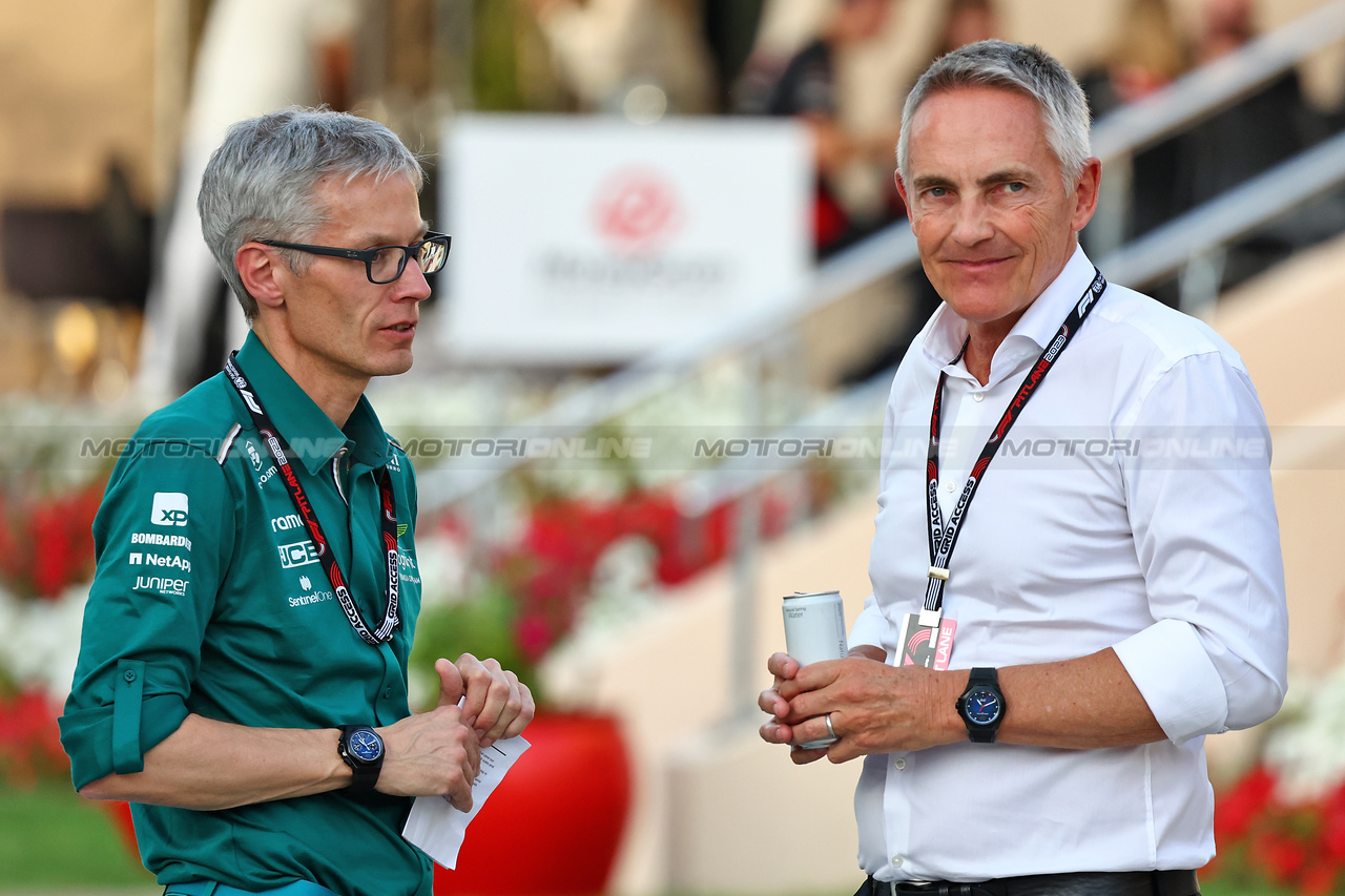 GP BAHRAIN, (L to R): Mike Krack (LUX) Aston Martin F1 Team, Team Principal with Martin Whitmarsh (GBR) Aston Martin F1 Team Group Chief Executive Officer.

05.03.2023. Formula 1 World Championship, Rd 1, Bahrain Grand Prix, Sakhir, Bahrain, Gara Day.

- www.xpbimages.com, EMail: requests@xpbimages.com © Copyright: Batchelor / XPB Images