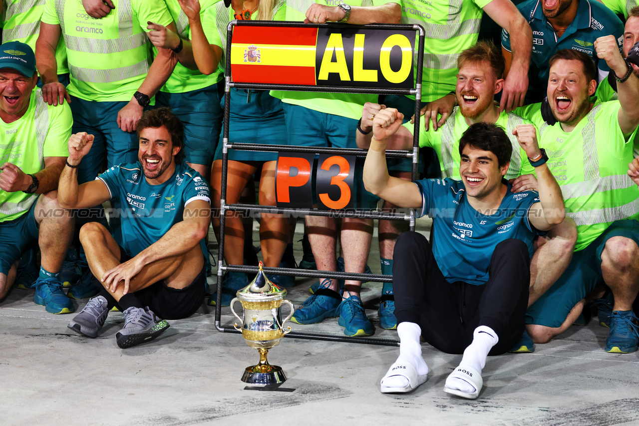GP BAHRAIN, Lance Stroll (CDN) Aston Martin F1 Team (Right) celebrates third position for Fernando Alonso (ESP) Aston Martin F1 Team (Left).

05.03.2023. Formula 1 World Championship, Rd 1, Bahrain Grand Prix, Sakhir, Bahrain, Gara Day.

 - www.xpbimages.com, EMail: requests@xpbimages.com © Copyright: Coates / XPB Images