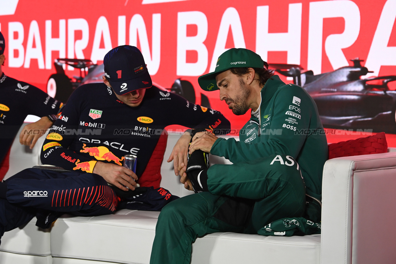 GP BAHRAIN, (L to R): Max Verstappen (NLD) Red Bull Racing with Fernando Alonso (ESP) Aston Martin F1 Team, in the post race FIA Press Conference.

05.03.2023. Formula 1 World Championship, Rd 1, Bahrain Grand Prix, Sakhir, Bahrain, Gara Day.

- www.xpbimages.com, EMail: requests@xpbimages.com © Copyright: XPB Images