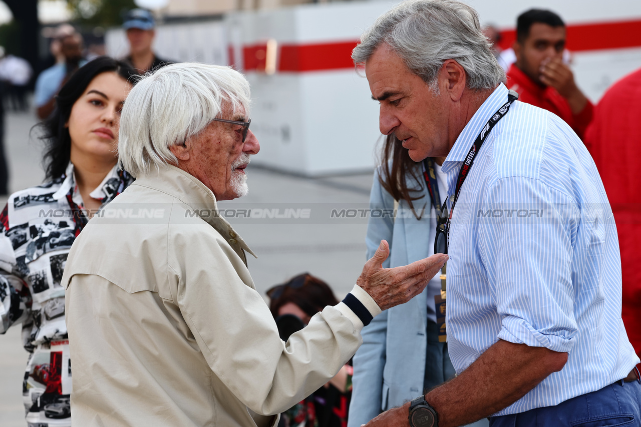 GP BAHRAIN, (L to R): Bernie Ecclestone (GBR) with Carlos Sainz (ESP).

05.03.2023. Formula 1 World Championship, Rd 1, Bahrain Grand Prix, Sakhir, Bahrain, Gara Day.

- www.xpbimages.com, EMail: requests@xpbimages.com © Copyright: Batchelor / XPB Images
