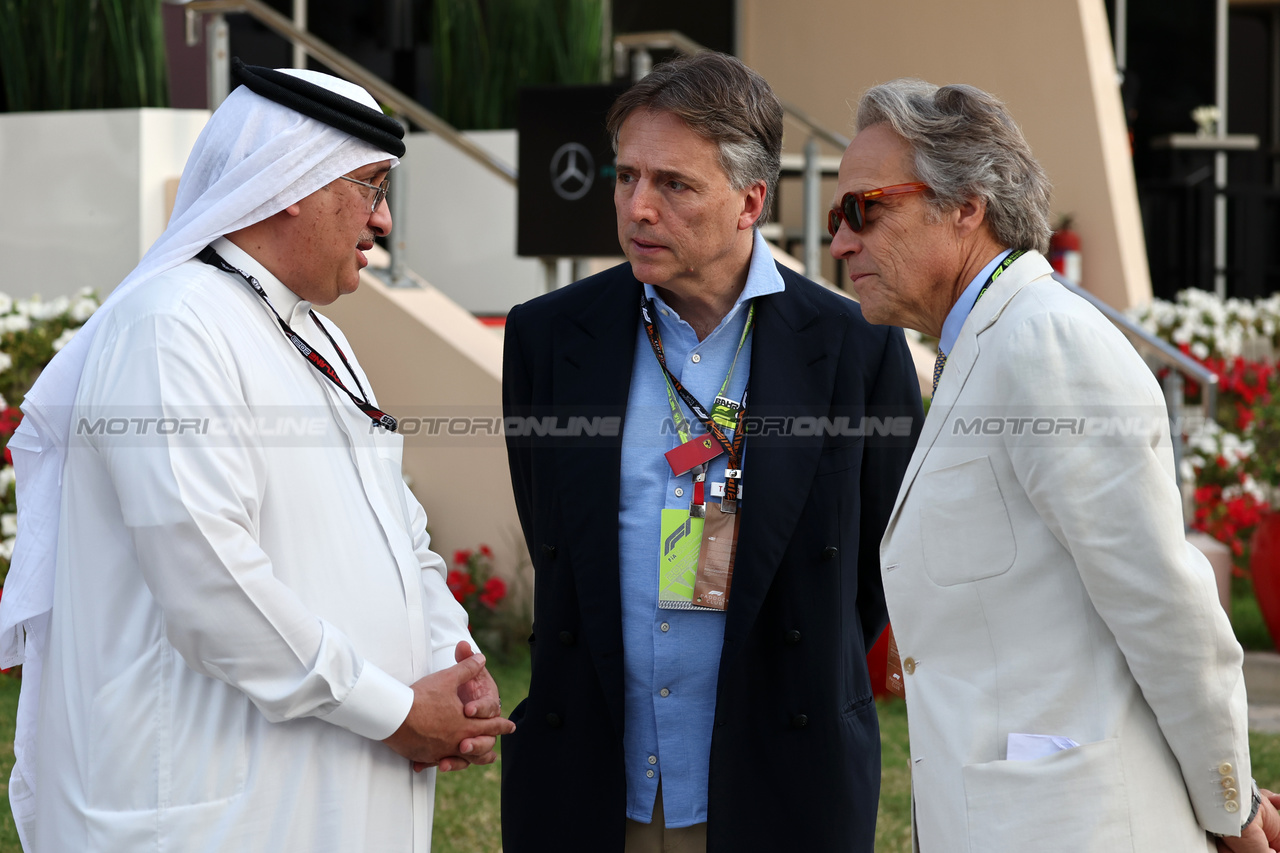 GP BAHRAIN, Sheikh Mohammed bin Essa Al Khalifa (BRN) CEO of the Bahrain Economic Development Board e McLaren Shareholder (Left) with Charles Gordon-Lennox, Duke of Richmond (GBR) (Right).

05.03.2023. Formula 1 World Championship, Rd 1, Bahrain Grand Prix, Sakhir, Bahrain, Gara Day.

- www.xpbimages.com, EMail: requests@xpbimages.com © Copyright: Moy / XPB Images