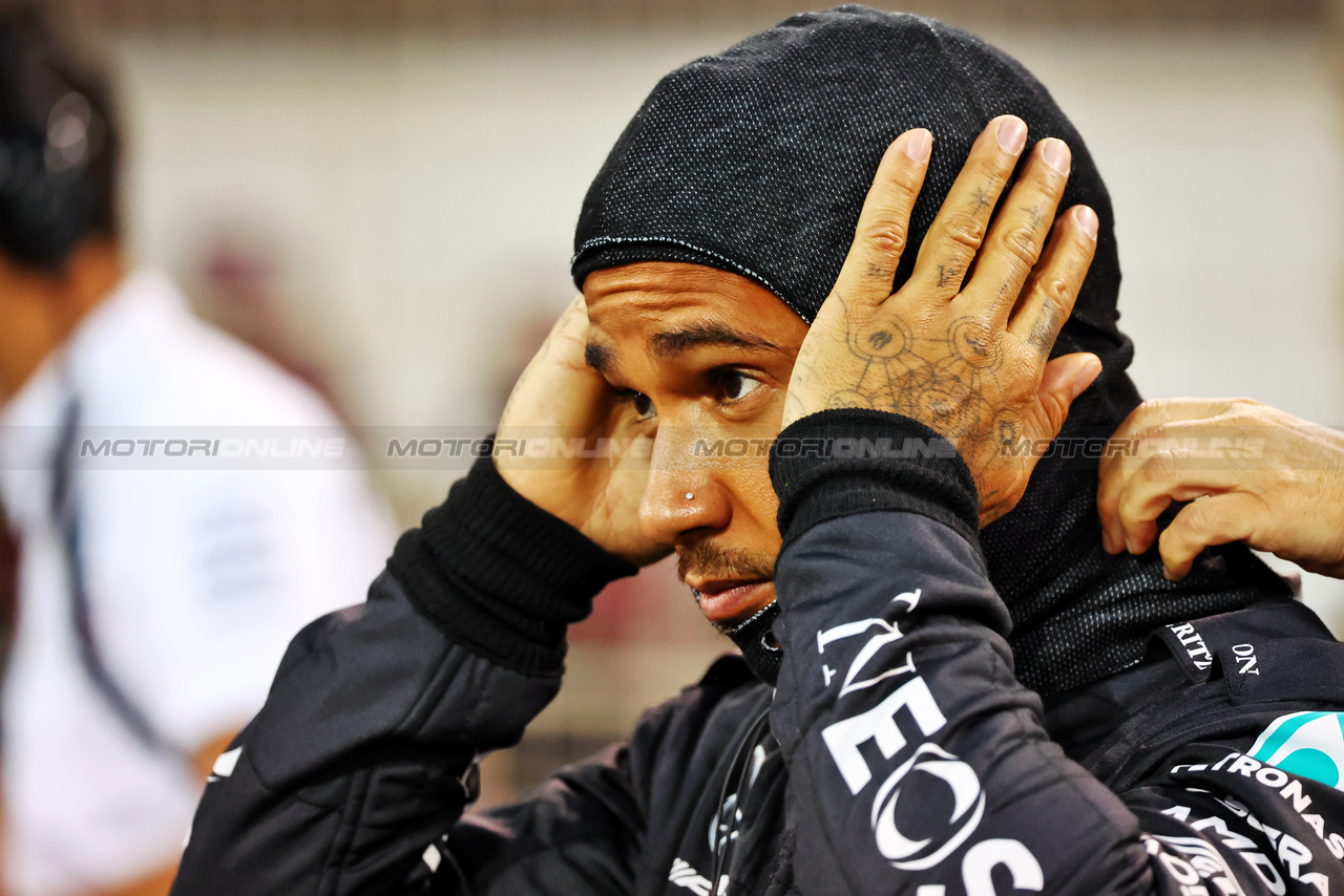 GP BAHRAIN, Lewis Hamilton (GBR) Mercedes AMG F1 on the grid.

05.03.2023. Formula 1 World Championship, Rd 1, Bahrain Grand Prix, Sakhir, Bahrain, Gara Day.

- www.xpbimages.com, EMail: requests@xpbimages.com © Copyright: Batchelor / XPB Images