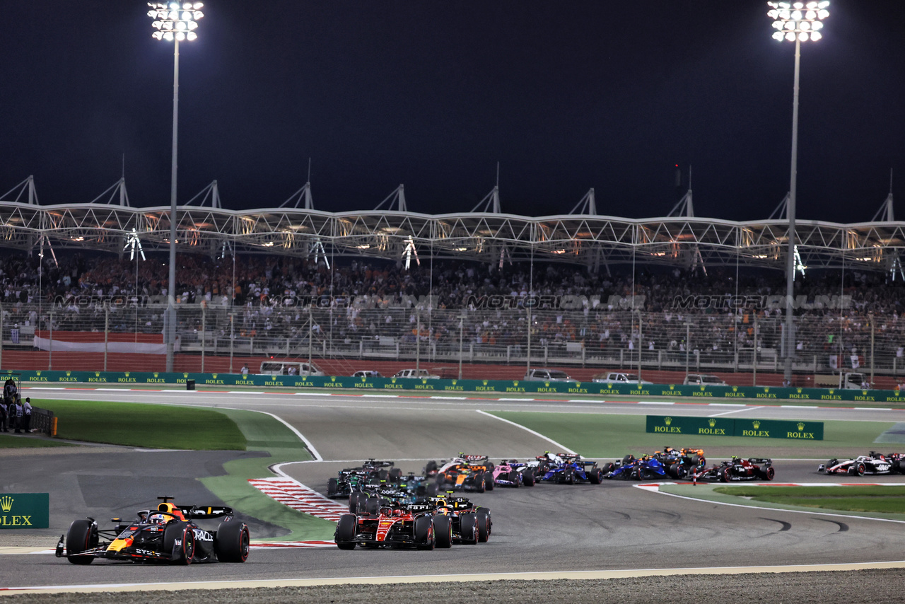 GP BAHRAIN, Max Verstappen (NLD) Red Bull Racing RB19 davanti a at the partenza of the race.

05.03.2023. Formula 1 World Championship, Rd 1, Bahrain Grand Prix, Sakhir, Bahrain, Gara Day.

- www.xpbimages.com, EMail: requests@xpbimages.com © Copyright: Bearne / XPB Images