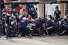 GP BAHRAIN, Nyck de Vries (NLD) AlphaTauri AT04 makes a pit stop.
05.03.2023. Formula 1 World Championship, Rd 1, Bahrain Grand Prix, Sakhir, Bahrain, Gara Day.
- www.xpbimages.com, EMail: requests@xpbimages.com © Copyright: Batchelor / XPB Images