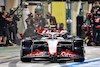 GP BAHRAIN, Nico Hulkenberg (GER) Haas VF-23 makes a pit stop.
05.03.2023. Formula 1 World Championship, Rd 1, Bahrain Grand Prix, Sakhir, Bahrain, Gara Day.
- www.xpbimages.com, EMail: requests@xpbimages.com © Copyright: Batchelor / XPB Images