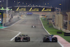 GP BAHRAIN, Zhou Guanyu (CHN) Alfa Romeo F1 Team C43 e Logan Sargeant (USA) Williams Racing FW45 battle for position.
05.03.2023. Formula 1 World Championship, Rd 1, Bahrain Grand Prix, Sakhir, Bahrain, Gara Day.
- www.xpbimages.com, EMail: requests@xpbimages.com © Copyright: Charniaux / XPB Images