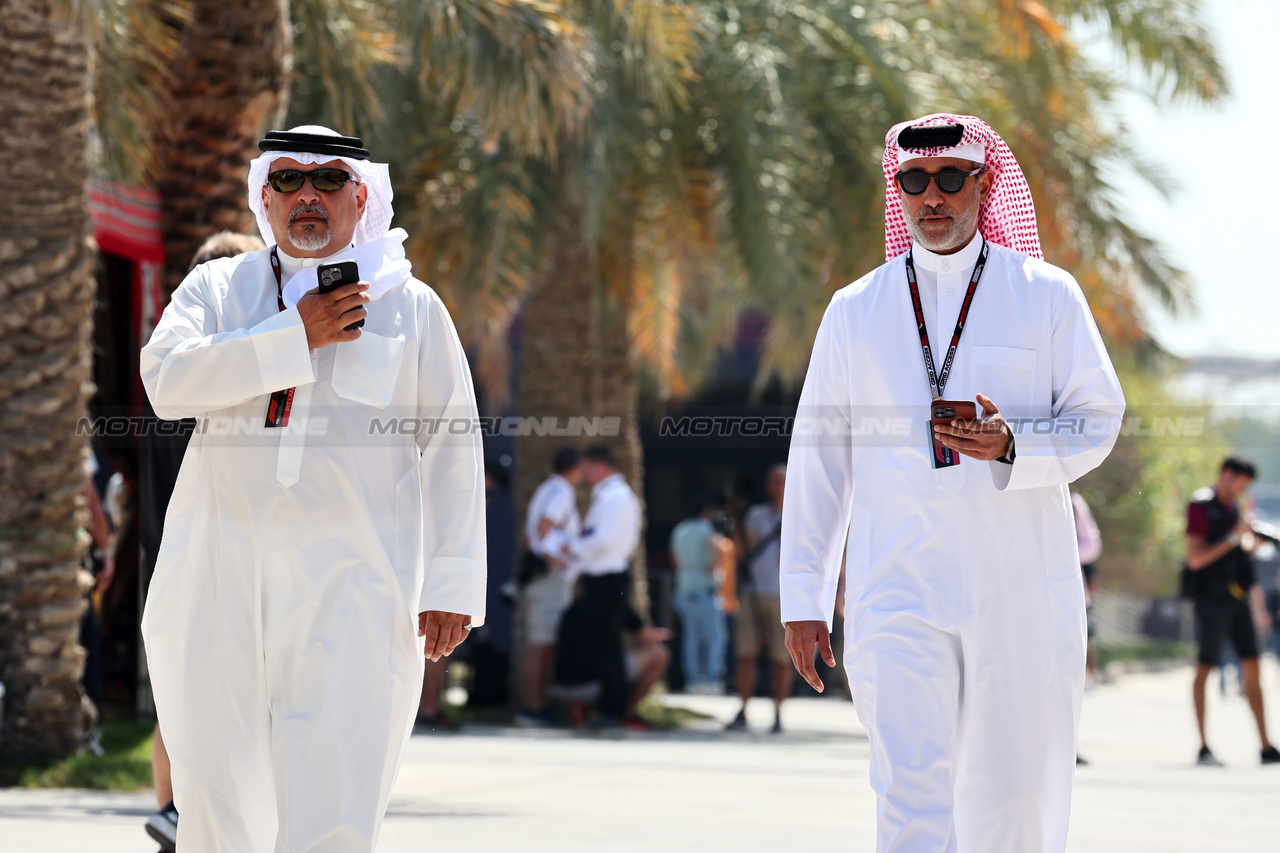 GP BAHRAIN, (L to R): Crown Prince Shaikh Salman bin Isa Hamad Al Khalifa (BRN) with Sheikh Salman bin Isa Al-Khalifa (BRN) Chief Executive of Bahrain International Circuit.

02.03.2023. Formula 1 World Championship, Rd 1, Bahrain Grand Prix, Sakhir, Bahrain, Preparation Day.

- www.xpbimages.com, EMail: requests@xpbimages.com © Copyright: Moy / XPB Images