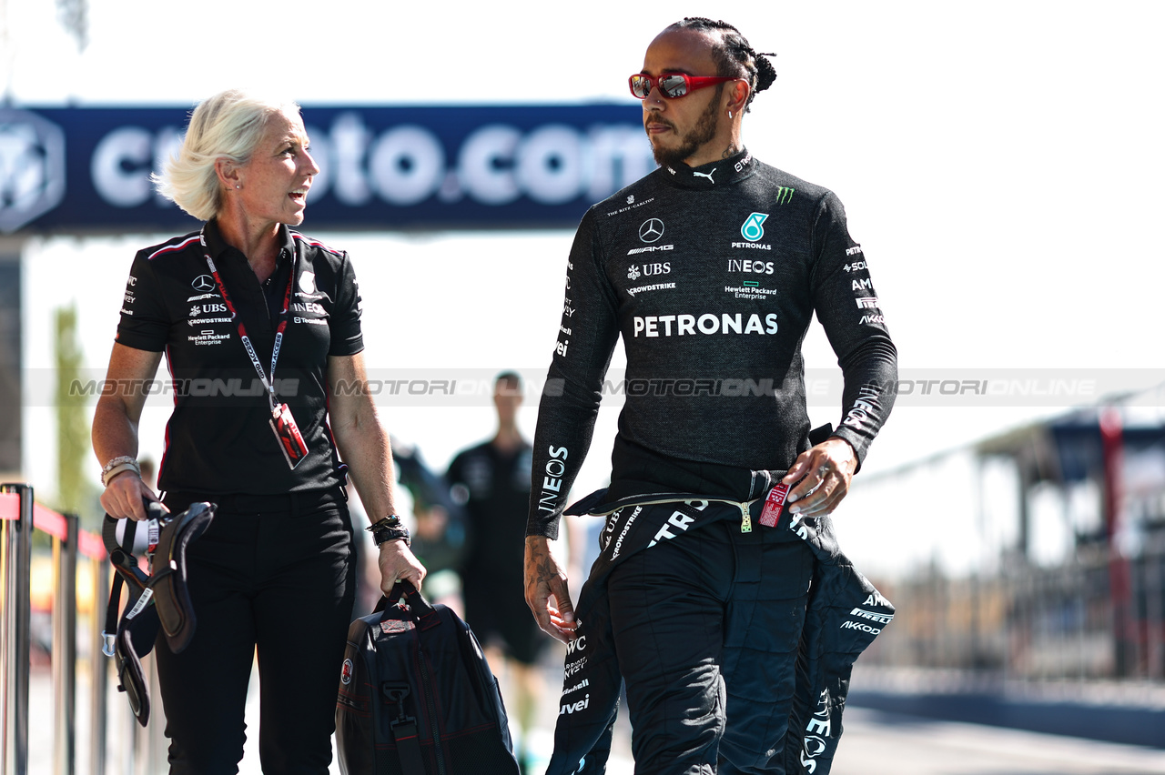 GP BAHRAIN, Lewis Hamilton (GBR), Mercedes AMG F1  
02.03.2023. Formula 1 World Championship, Rd 1, Bahrain Grand Prix, Sakhir, Bahrain, Preparation Day.
- www.xpbimages.com, EMail: requests@xpbimages.com ¬© Copyright: Charniaux / XPB Images