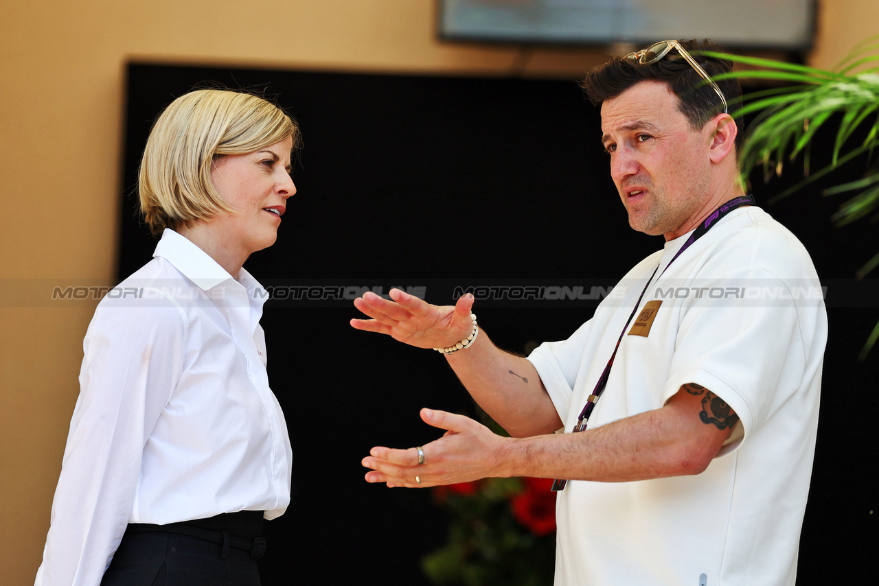 GP BAHRAIN, (L to R): Susie Wolff (GBR) F1 Academy Managing Director with Will Buxton (GBR) F1 Digital Presenter.

02.03.2023. Formula 1 World Championship, Rd 1, Bahrain Grand Prix, Sakhir, Bahrain, Preparation Day.

- www.xpbimages.com, EMail: requests@xpbimages.com © Copyright: Moy / XPB Images