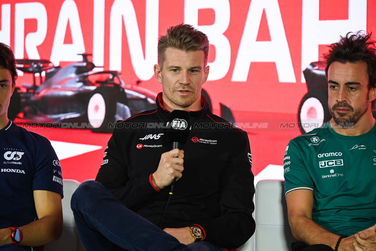GP BAHRAIN, (L to R): Nico Hulkenberg (GER) Haas F1 Team e Fernando Alonso (ESP) Aston Martin F1 Team in the FIA Press Conference.

02.03.2023. Formula 1 World Championship, Rd 1, Bahrain Grand Prix, Sakhir, Bahrain, Preparation Day.

- www.xpbimages.com, EMail: requests@xpbimages.com © Copyright: XPB Images