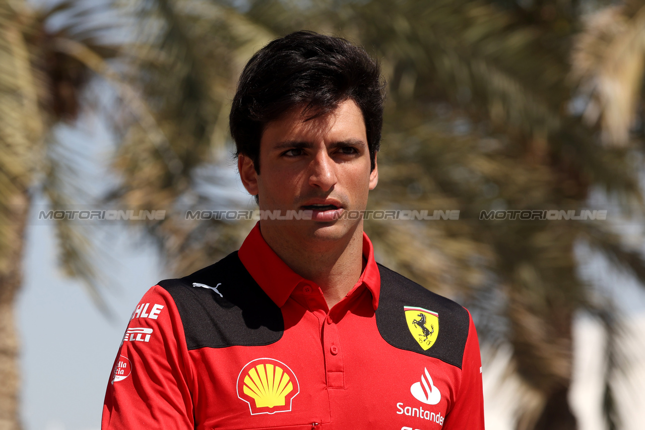 GP BAHRAIN, Carlos Sainz Jr (ESP) Ferrari.

02.03.2023. Formula 1 World Championship, Rd 1, Bahrain Grand Prix, Sakhir, Bahrain, Preparation Day.

- www.xpbimages.com, EMail: requests@xpbimages.com © Copyright: Bearne / XPB Images