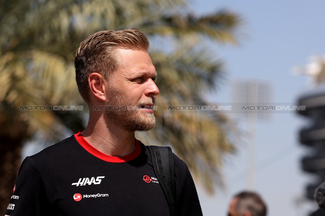 GP BAHRAIN, Kevin Magnussen (DEN) Haas F1 Team.

02.03.2023. Formula 1 World Championship, Rd 1, Bahrain Grand Prix, Sakhir, Bahrain, Preparation Day.

- www.xpbimages.com, EMail: requests@xpbimages.com © Copyright: Bearne / XPB Images