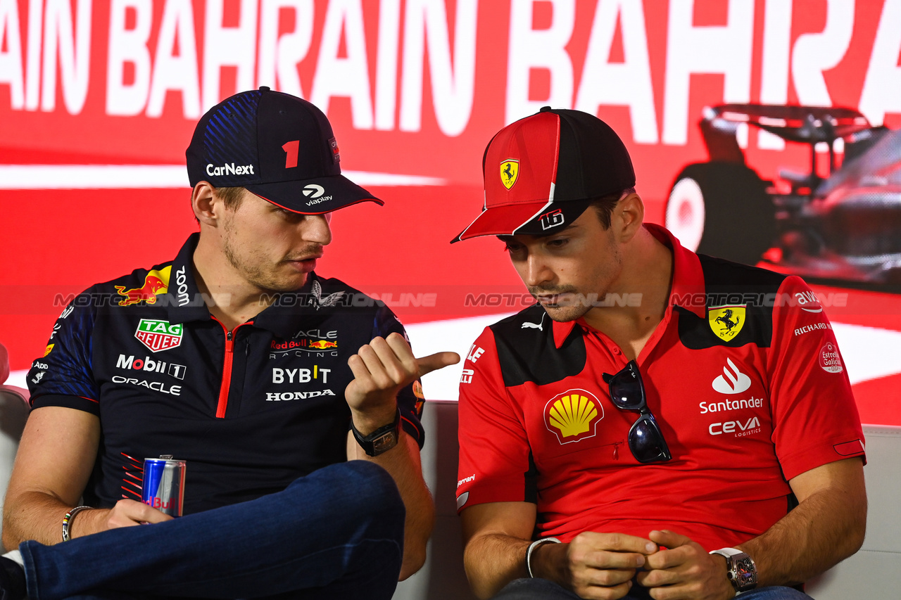 GP BAHRAIN, (L to R): Max Verstappen (NLD) Red Bull Racing e Pierre Gasly (FRA) Alpine F1 Team in the FIA Press Conference.

02.03.2023. Formula 1 World Championship, Rd 1, Bahrain Grand Prix, Sakhir, Bahrain, Preparation Day.

- www.xpbimages.com, EMail: requests@xpbimages.com © Copyright: XPB Images