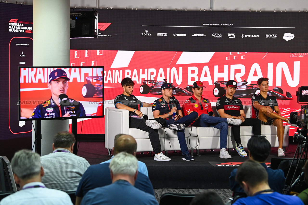 GP BAHRAIN, (L to R): Pierre Gasly (FRA) Alpine F1 Team; Max Verstappen (NLD) Red Bull Racing; Charles Leclerc (MON) Ferrari; Zhou Guanyu (CHN) Alfa Romeo F1 Team; e George Russell (GBR) Mercedes AMG F1, in the FIA Press Conference.

02.03.2023. Formula 1 World Championship, Rd 1, Bahrain Grand Prix, Sakhir, Bahrain, Preparation Day.

- www.xpbimages.com, EMail: requests@xpbimages.com © Copyright: XPB Images