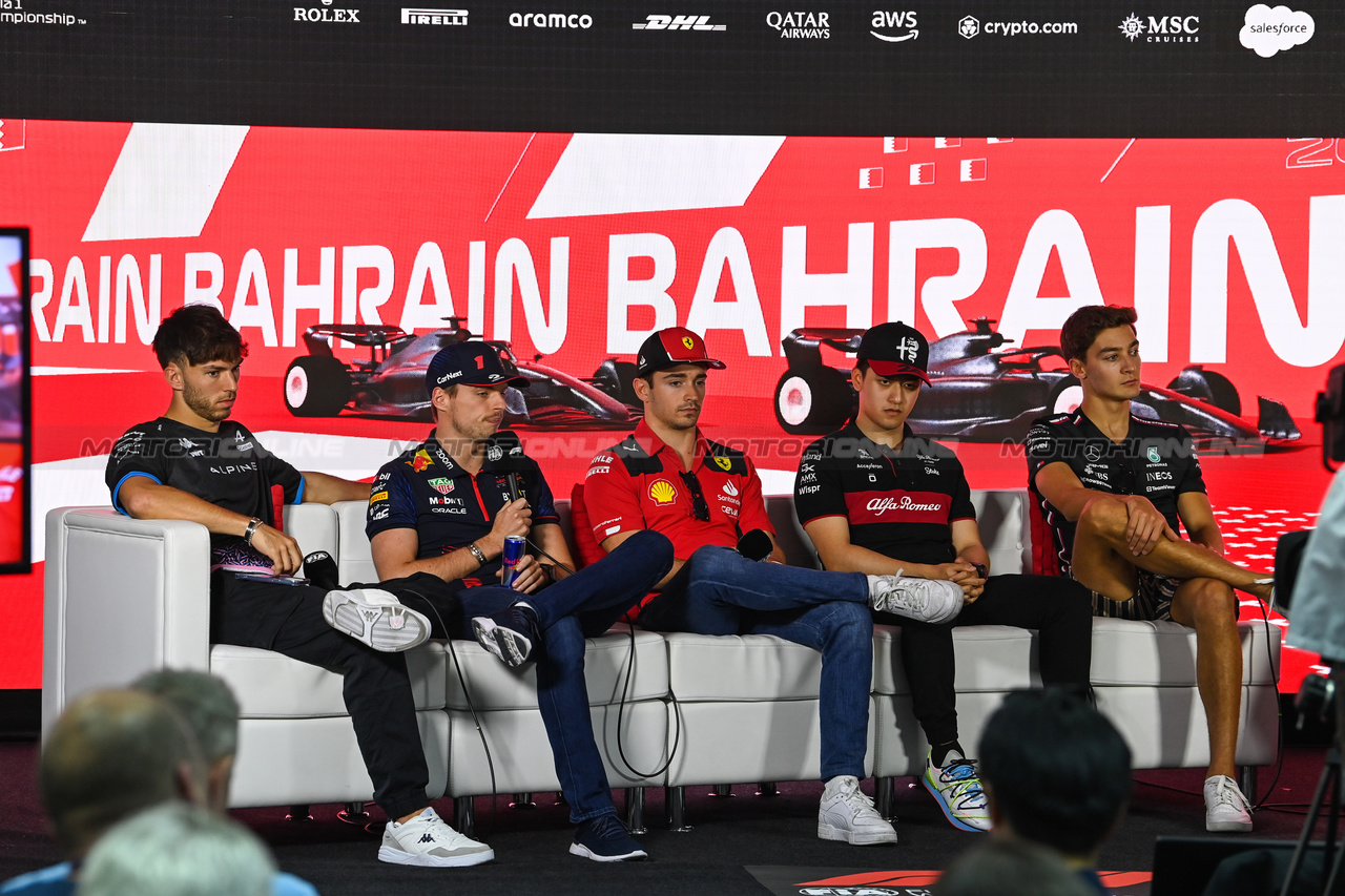 GP BAHRAIN, (L to R): Pierre Gasly (FRA) Alpine F1 Team; Max Verstappen (NLD) Red Bull Racing; Charles Leclerc (MON) Ferrari; Zhou Guanyu (CHN) Alfa Romeo F1 Team; e George Russell (GBR) Mercedes AMG F1, in the FIA Press Conference.

02.03.2023. Formula 1 World Championship, Rd 1, Bahrain Grand Prix, Sakhir, Bahrain, Preparation Day.

- www.xpbimages.com, EMail: requests@xpbimages.com © Copyright: XPB Images