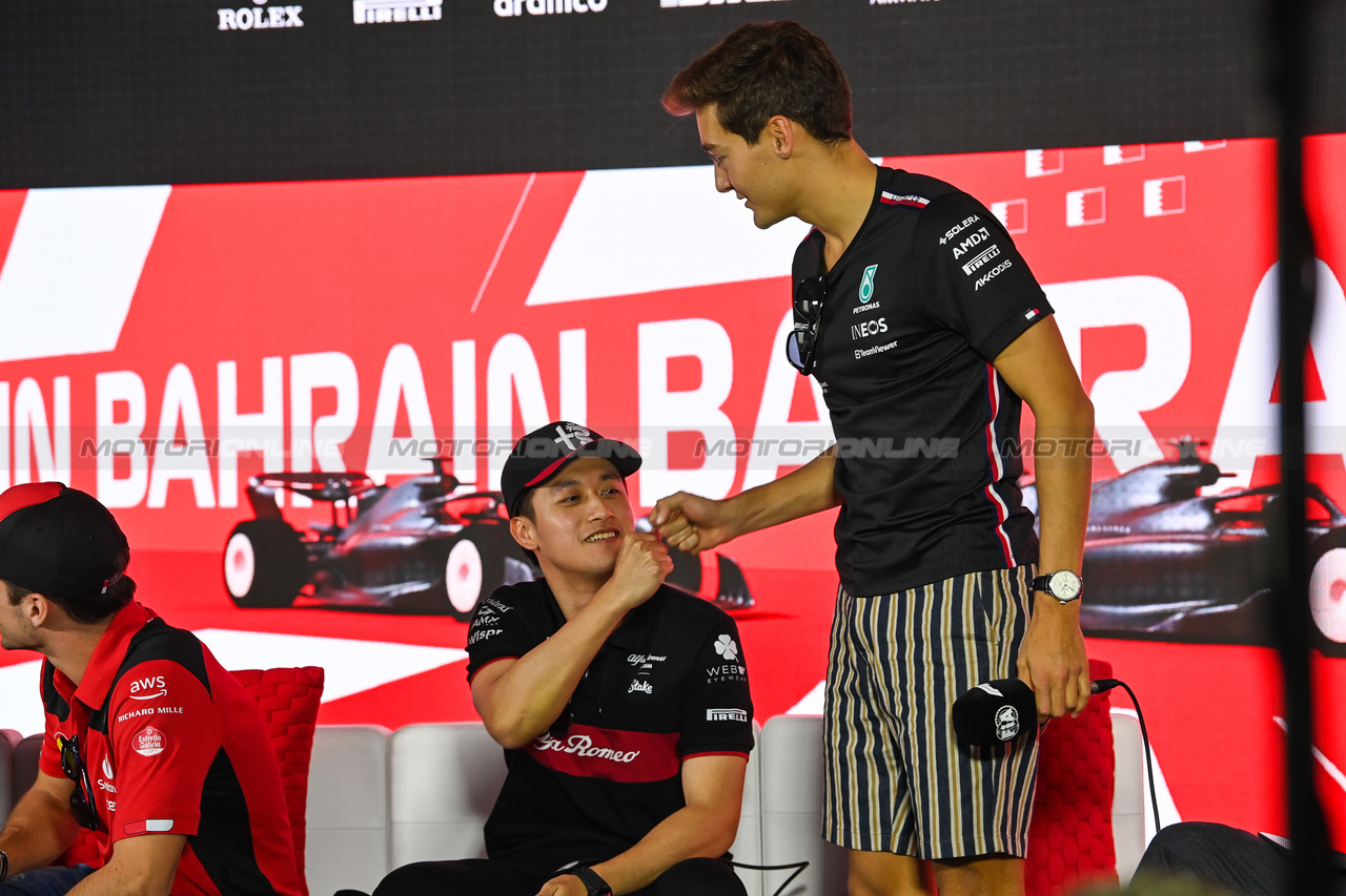 GP BAHRAIN, (L to R): Zhou Guanyu (CHN) Alfa Romeo F1 Team e George Russell (GBR) Mercedes AMG F1 in the FIA Press Conference.

02.03.2023. Formula 1 World Championship, Rd 1, Bahrain Grand Prix, Sakhir, Bahrain, Preparation Day.

- www.xpbimages.com, EMail: requests@xpbimages.com © Copyright: XPB Images