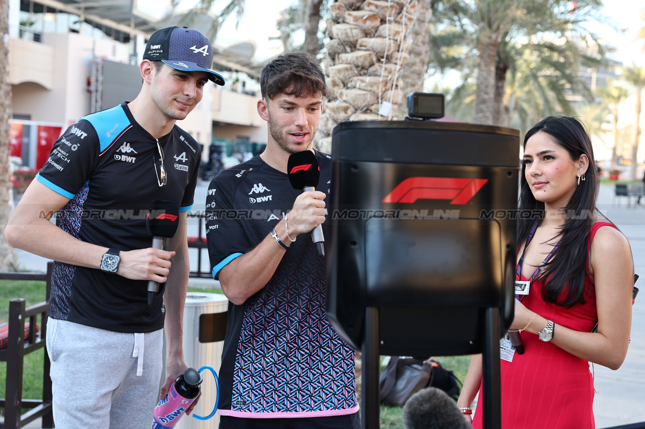 GP BAHRAIN, (L to R): Esteban Ocon (FRA) Alpine F1 Team e Pierre Gasly (FRA) Alpine F1 Team with Lissie Mackintosh (GBR) F1 Presenter e Content Creator.

02.03.2023. Formula 1 World Championship, Rd 1, Bahrain Grand Prix, Sakhir, Bahrain, Preparation Day.

- www.xpbimages.com, EMail: requests@xpbimages.com © Copyright: Moy / XPB Images