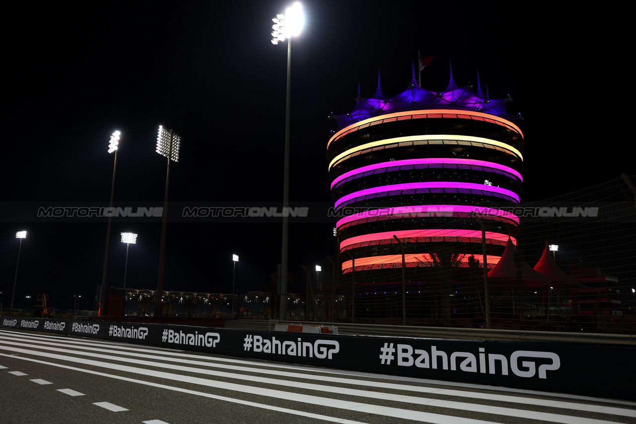 GP BAHRAIN, Circuit Atmosfera - Circuit at night.

02.03.2023. Formula 1 World Championship, Rd 1, Bahrain Grand Prix, Sakhir, Bahrain, Preparation Day.

- www.xpbimages.com, EMail: requests@xpbimages.com © Copyright: Moy / XPB Images