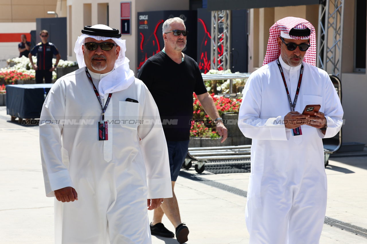 GP BAHRAIN, (L to R): Crown Prince Shaikh Salman bin Isa Hamad Al Khalifa (BRN) with Sheikh Salman bin Isa Al-Khalifa (BRN) Chief Executive of Bahrain International Circuit. 

02.03.2023. Formula 1 World Championship, Rd 1, Bahrain Grand Prix, Sakhir, Bahrain, Preparation Day.

- www.xpbimages.com, EMail: requests@xpbimages.com © Copyright: Batchelor / XPB Images