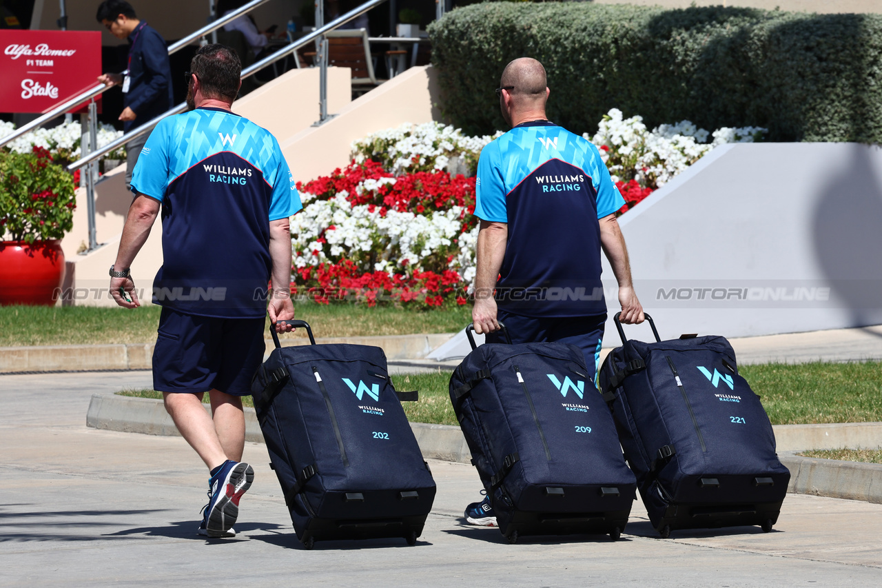 GP BAHRAIN, Williams Racing - luggage pulled through the paddock.

02.03.2023. Formula 1 World Championship, Rd 1, Bahrain Grand Prix, Sakhir, Bahrain, Preparation Day.

- www.xpbimages.com, EMail: requests@xpbimages.com © Copyright: Batchelor / XPB Images