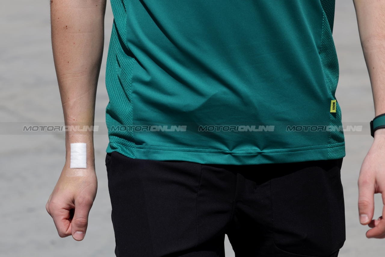 GP BAHRAIN, Lance Stroll (CDN) Aston Martin F1 Team - wrist injury.

02.03.2023. Formula 1 World Championship, Rd 1, Bahrain Grand Prix, Sakhir, Bahrain, Preparation Day.

- www.xpbimages.com, EMail: requests@xpbimages.com © Copyright: Bearne / XPB Images