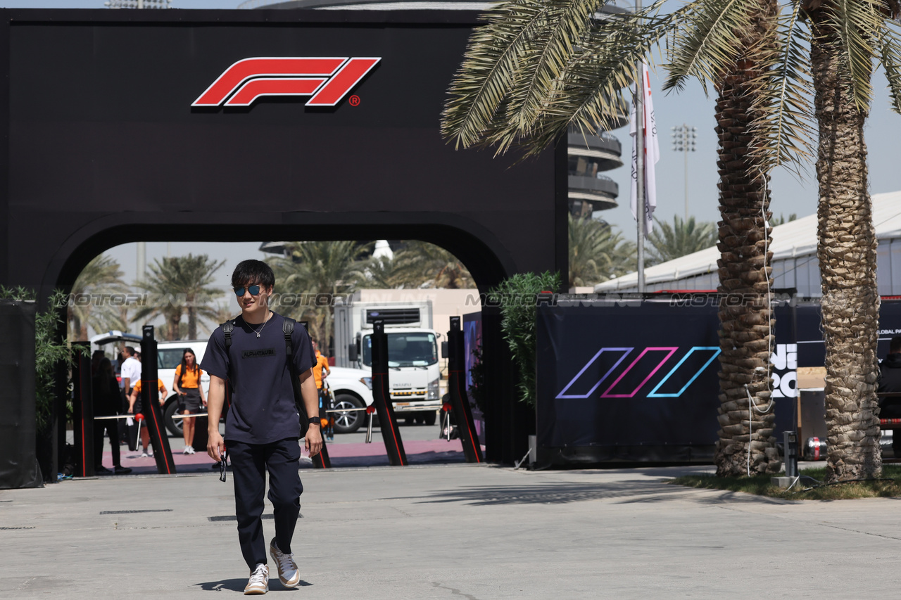 GP BAHRAIN, Yuki Tsunoda (JPN) AlphaTauri.

02.03.2023. Formula 1 World Championship, Rd 1, Bahrain Grand Prix, Sakhir, Bahrain, Preparation Day.

- www.xpbimages.com, EMail: requests@xpbimages.com © Copyright: Bearne / XPB Images