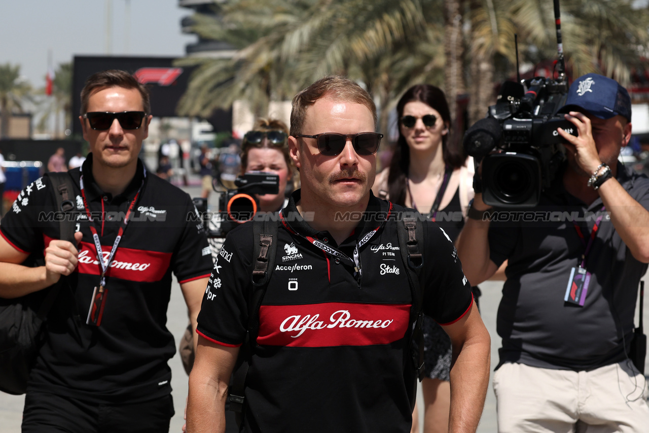 GP BAHRAIN, Valtteri Bottas (FIN) Alfa Romeo F1 Team.

02.03.2023. Formula 1 World Championship, Rd 1, Bahrain Grand Prix, Sakhir, Bahrain, Preparation Day.

- www.xpbimages.com, EMail: requests@xpbimages.com © Copyright: Bearne / XPB Images