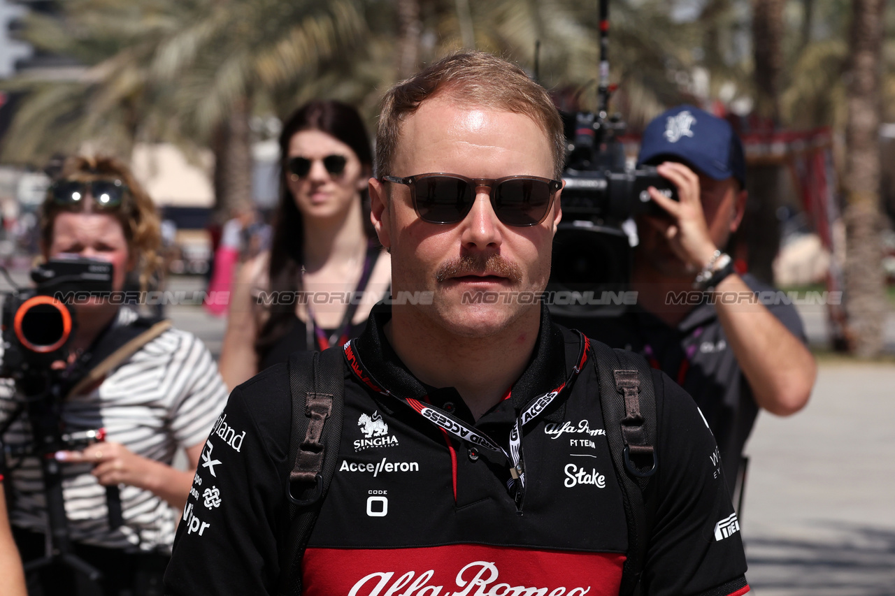 GP BAHRAIN, Valtteri Bottas (FIN) Alfa Romeo F1 Team.

02.03.2023. Formula 1 World Championship, Rd 1, Bahrain Grand Prix, Sakhir, Bahrain, Preparation Day.

- www.xpbimages.com, EMail: requests@xpbimages.com © Copyright: Bearne / XPB Images