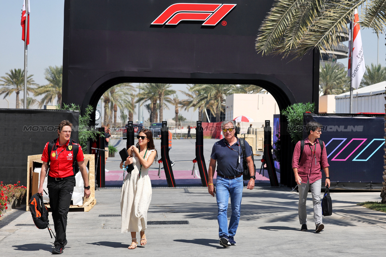 GP BAHRAIN, Carlos Sainz (ESP).

02.03.2023. Formula 1 World Championship, Rd 1, Bahrain Grand Prix, Sakhir, Bahrain, Preparation Day.

- www.xpbimages.com, EMail: requests@xpbimages.com © Copyright: Bearne / XPB Images
