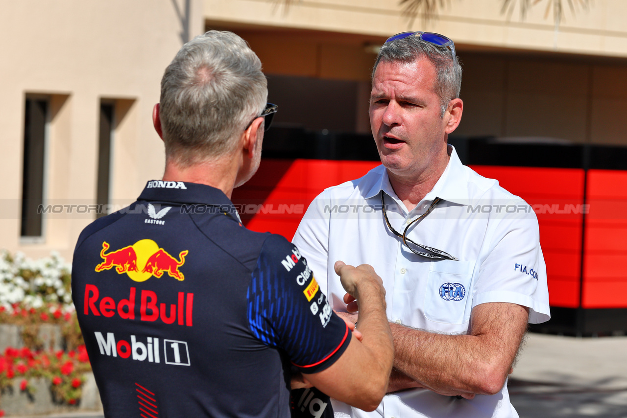 GP BAHRAIN, Niels Wittich (GER) FIA F1 Gara Director with Jonathan Wheatley (GBR) Red Bull Racing Team Manager.

02.03.2023. Formula 1 World Championship, Rd 1, Bahrain Grand Prix, Sakhir, Bahrain, Preparation Day.

- www.xpbimages.com, EMail: requests@xpbimages.com © Copyright: Moy / XPB Images