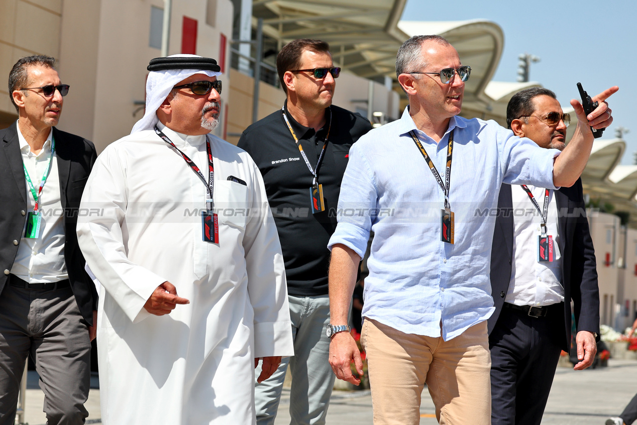 GP BAHRAIN, (L to R): Crown Prince Shaikh Salman bin Isa Hamad Al Khalifa (BRN) with Stefano Domenicali (ITA) Formula One President e CEO.

02.03.2023. Formula 1 World Championship, Rd 1, Bahrain Grand Prix, Sakhir, Bahrain, Preparation Day.

- www.xpbimages.com, EMail: requests@xpbimages.com © Copyright: Moy / XPB Images