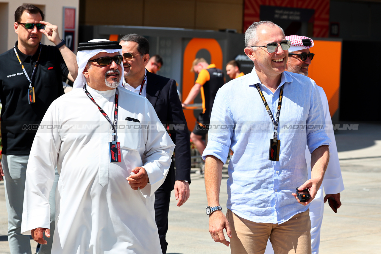GP BAHRAIN, (L to R): Crown Prince Shaikh Salman bin Isa Hamad Al Khalifa (BRN) with Stefano Domenicali (ITA) Formula One President e CEO.

02.03.2023. Formula 1 World Championship, Rd 1, Bahrain Grand Prix, Sakhir, Bahrain, Preparation Day.

- www.xpbimages.com, EMail: requests@xpbimages.com © Copyright: Moy / XPB Images