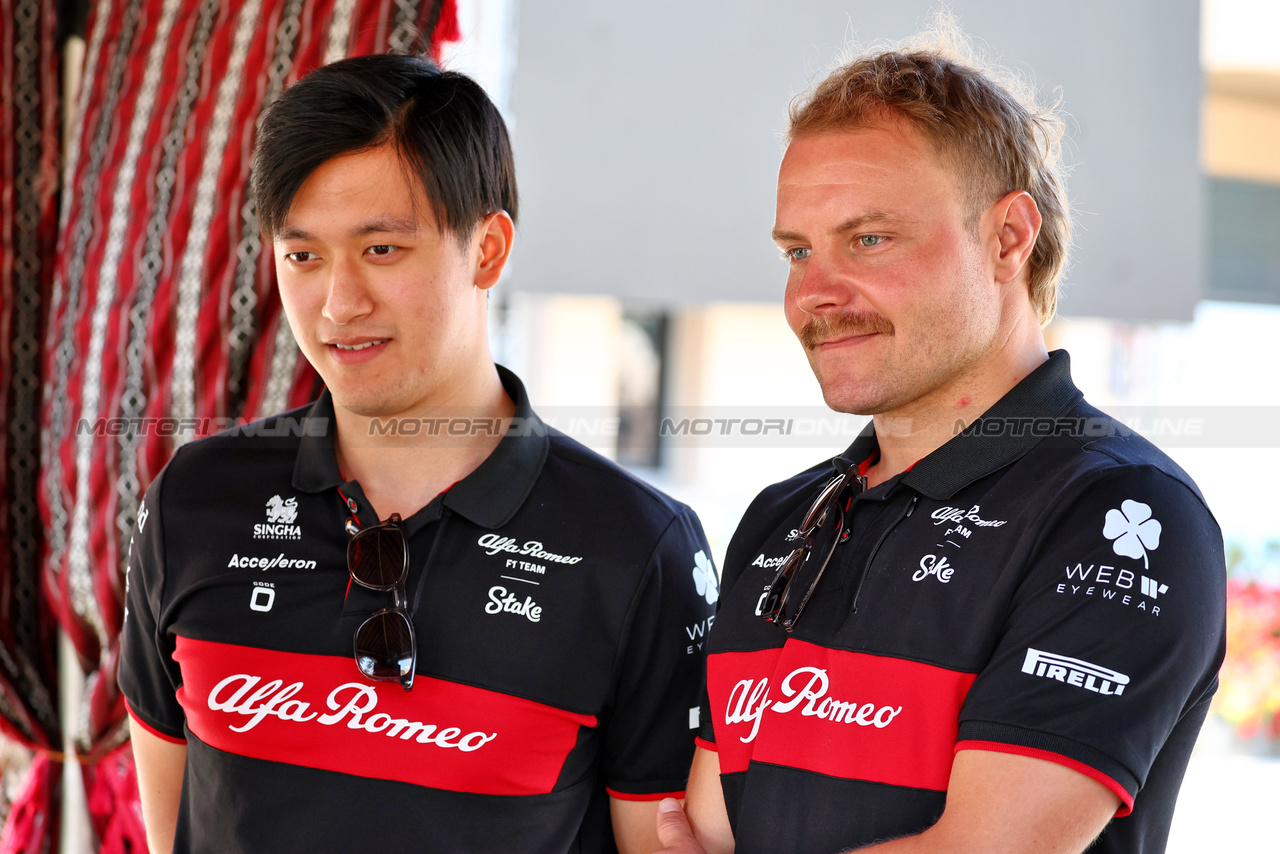 GP BAHRAIN, (L to R): Zhou Guanyu (CHN) Alfa Romeo F1 Team with Valtteri Bottas (FIN) Alfa Romeo F1 Team.

02.03.2023. Formula 1 World Championship, Rd 1, Bahrain Grand Prix, Sakhir, Bahrain, Preparation Day.

- www.xpbimages.com, EMail: requests@xpbimages.com © Copyright: Moy / XPB Images