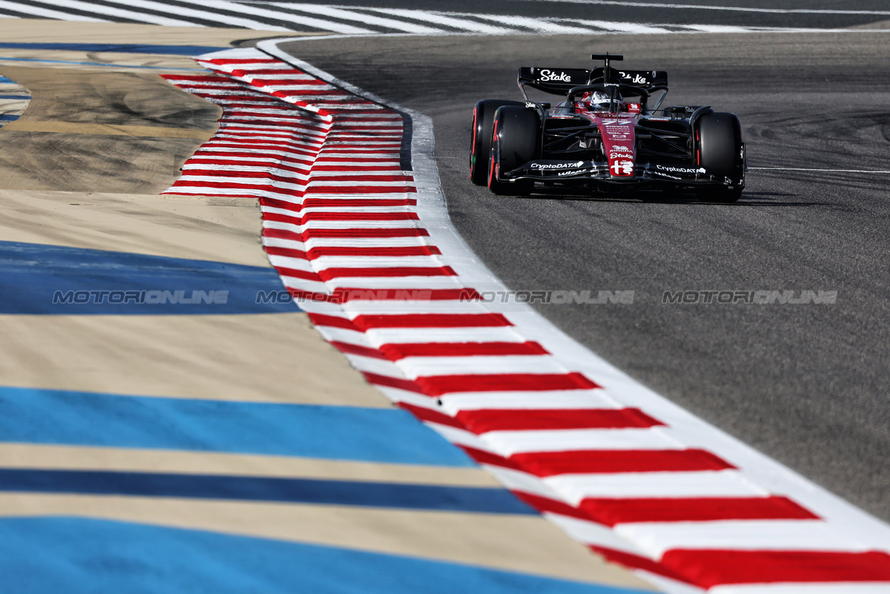 GP BAHRAIN, Valtteri Bottas (FIN) Alfa Romeo F1 Team C43.

04.03.2023. Formula 1 World Championship, Rd 1, Bahrain Grand Prix, Sakhir, Bahrain, Qualifiche Day.

- www.xpbimages.com, EMail: requests@xpbimages.com © Copyright: Moy / XPB Images