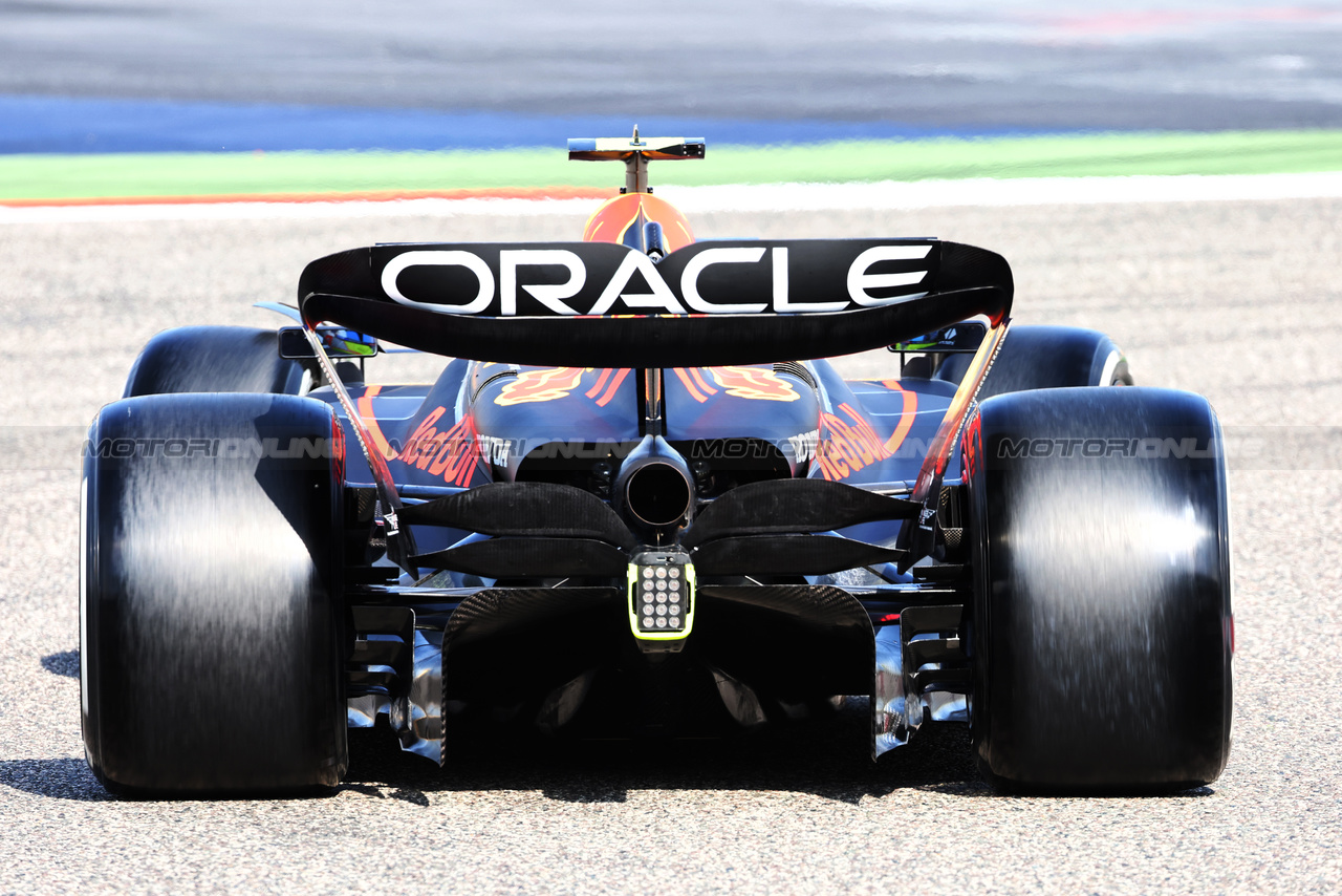 GP BAHRAIN, Sergio Perez (MEX) Red Bull Racing RB19.

04.03.2023. Formula 1 World Championship, Rd 1, Bahrain Grand Prix, Sakhir, Bahrain, Qualifiche Day.

 - www.xpbimages.com, EMail: requests@xpbimages.com © Copyright: Coates / XPB Images