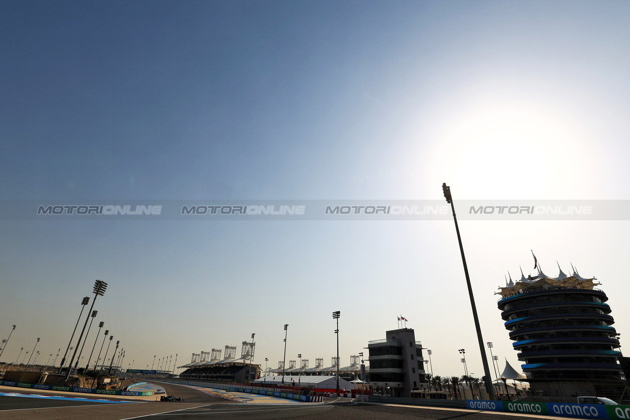 GP BAHRAIN, George Russell (GBR) Mercedes AMG F1 W14.

04.03.2023. Formula 1 World Championship, Rd 1, Bahrain Grand Prix, Sakhir, Bahrain, Qualifiche Day.

 - www.xpbimages.com, EMail: requests@xpbimages.com © Copyright: Coates / XPB Images